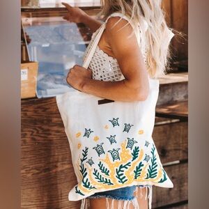 Sand Cloud Swimming Turtles Everyday Tote Bag